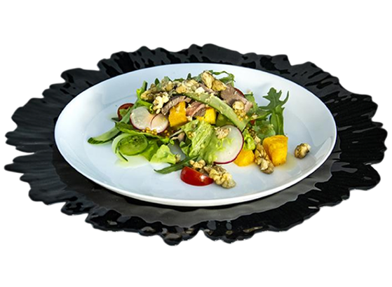 Салат с ростбифом, печеной тыквой и медово-горчичной заправкой