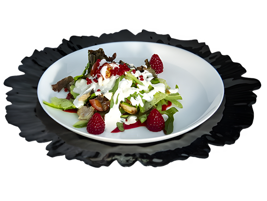 Салат с курицей, моцареллой и малиновой икрой