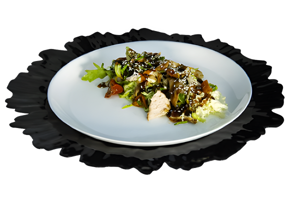 Салат с филе индейки, вешенками и лапшой из кабачка