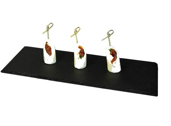 Рулетик из моцареллы с вялеными томатами