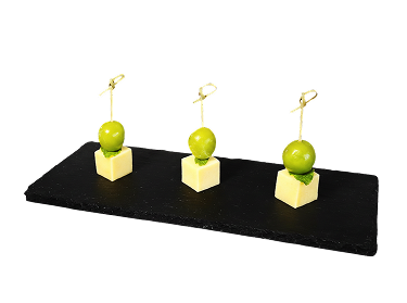 Канапе с сыром, виноградом и веточкой мяты