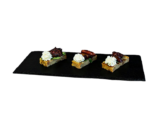 Брускетта с томленым инжиром и рикоттой