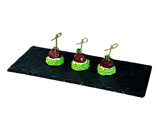 Террин из индейки в вишневой глазури на зеленом бисквите