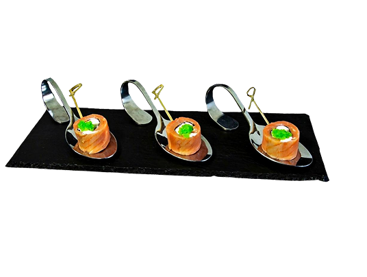 Ролл из лосося с дайконом и творожным сыром